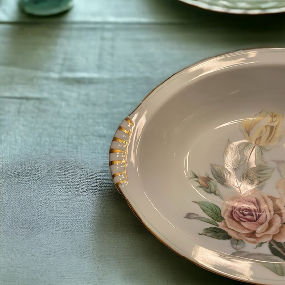 Kent China Trio Pattern Oval Serving Bowl. Mint condition. - Picture 4 of 5